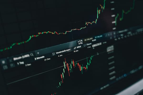 历史回顾：M2同比7.7%背景下黄金的规律与应对